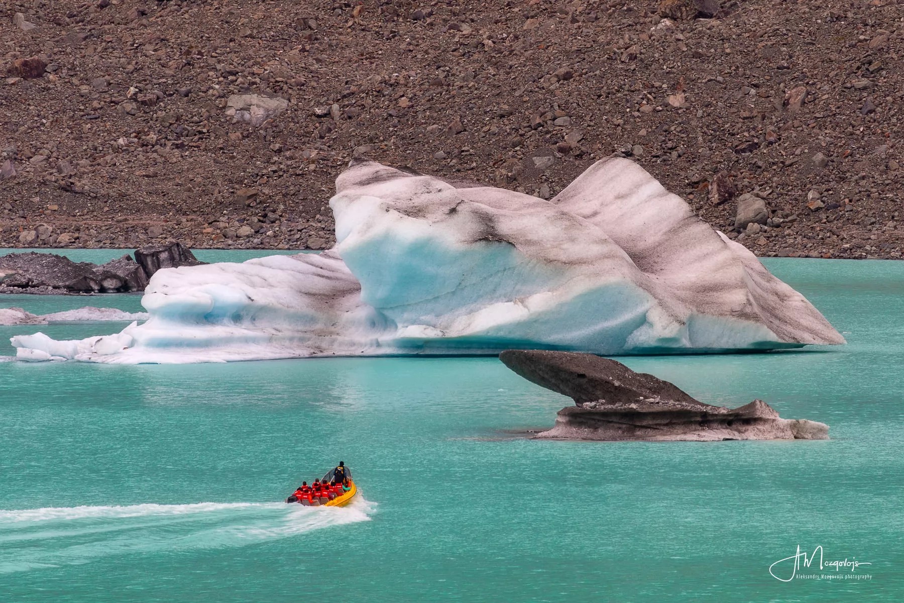 Tourist boat approaching the icebergs
