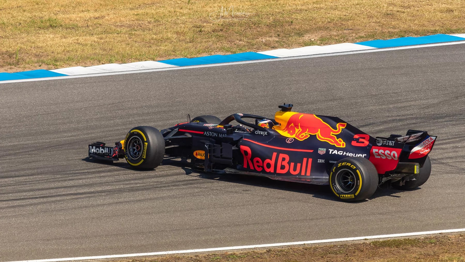 Daniel Ricciardo spinning during free practice