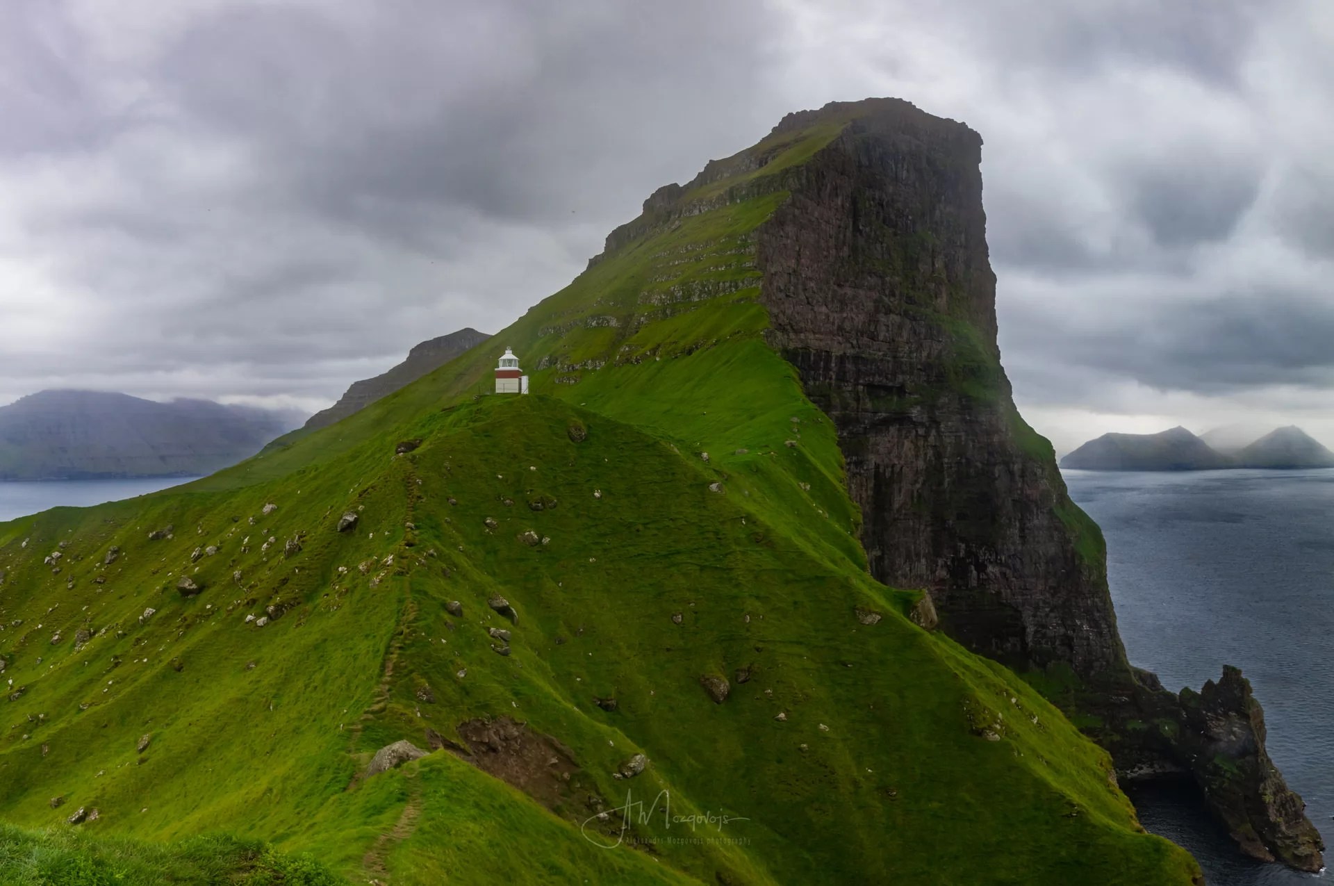 Classical view of the Kallur lighthouse from the western ridge
