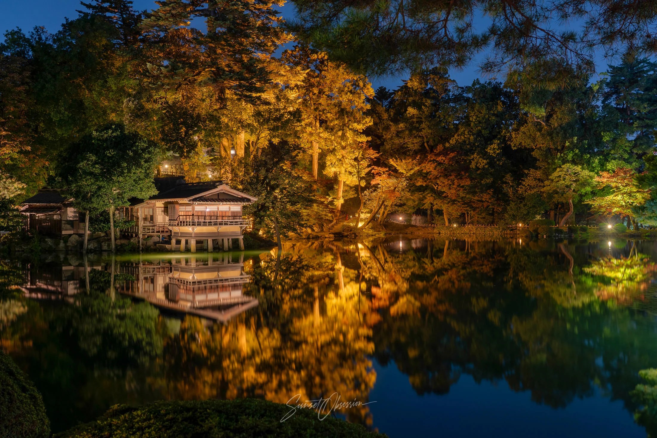 Kenroku-en is great for photography every time of the day