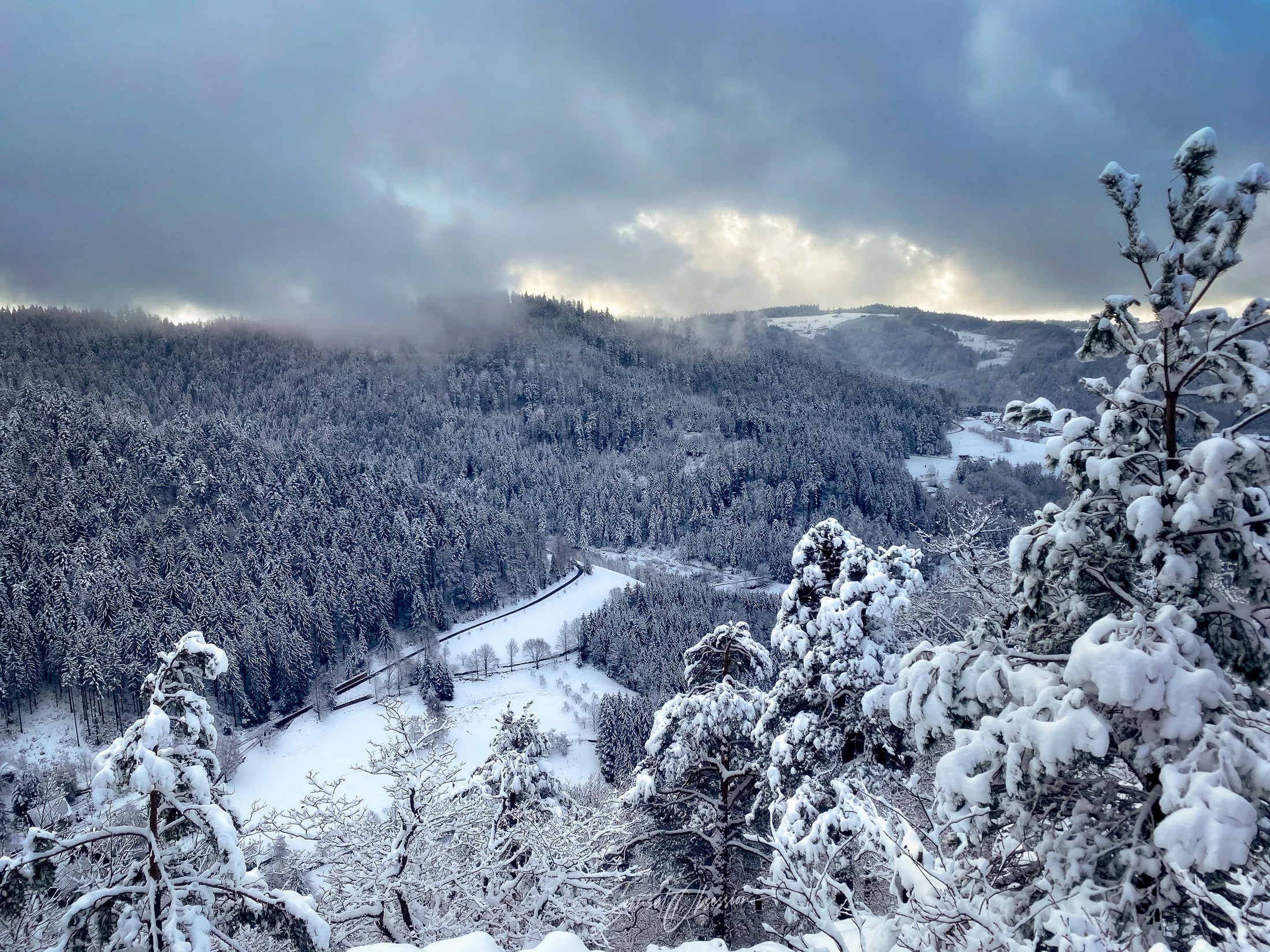 A typical view from the top of Karslruher Grat