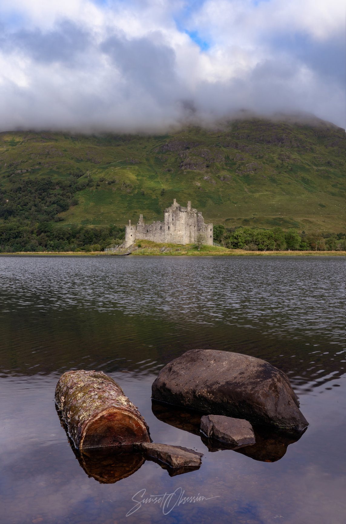Autumn morning at Kilchurn Castle, Scotland