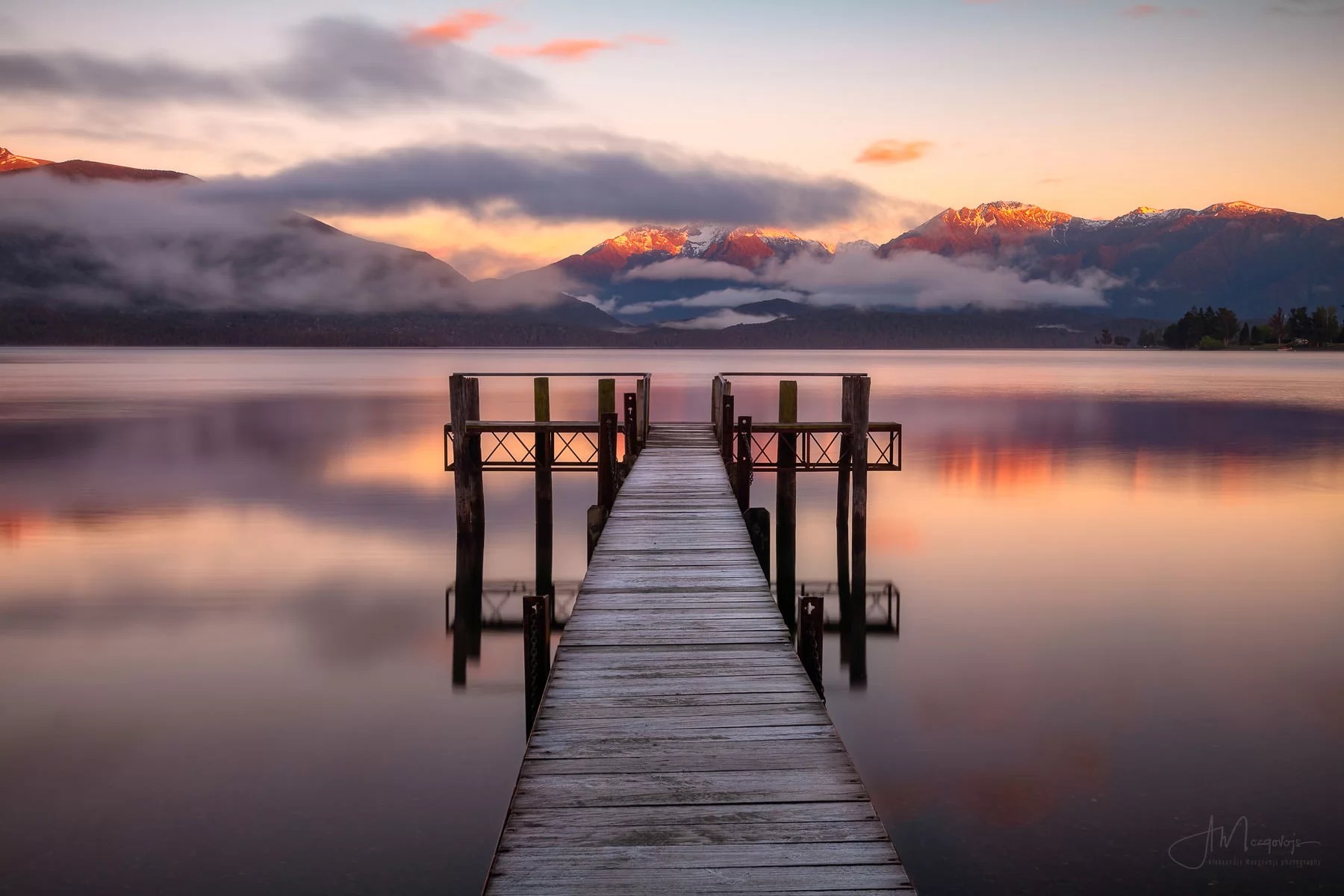 Sunrise at Te Anau lake, New Zealand