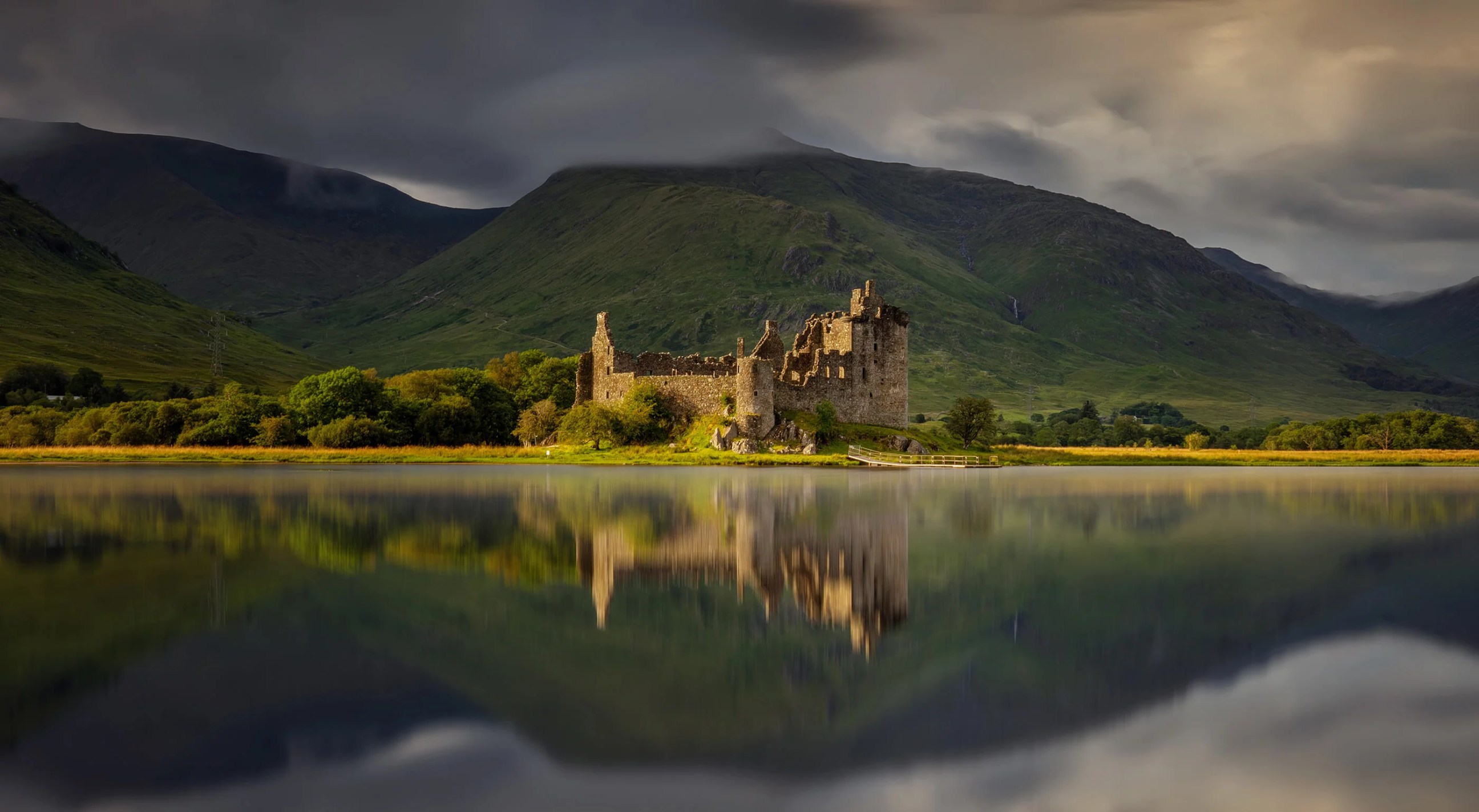 A beautiful sunset view of Kilchurn Castle