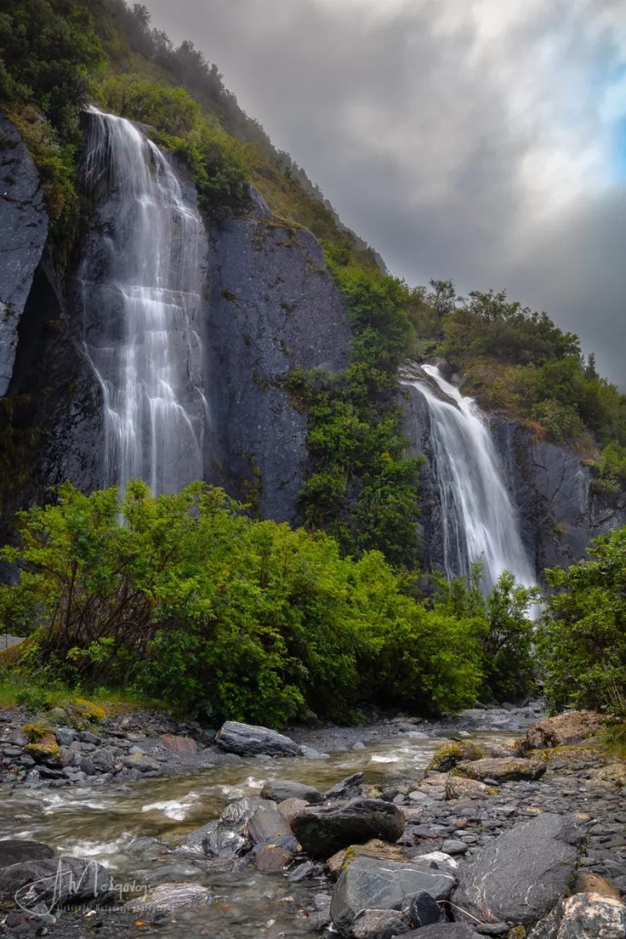 Trident Falls en route to Franz Josef Glacier