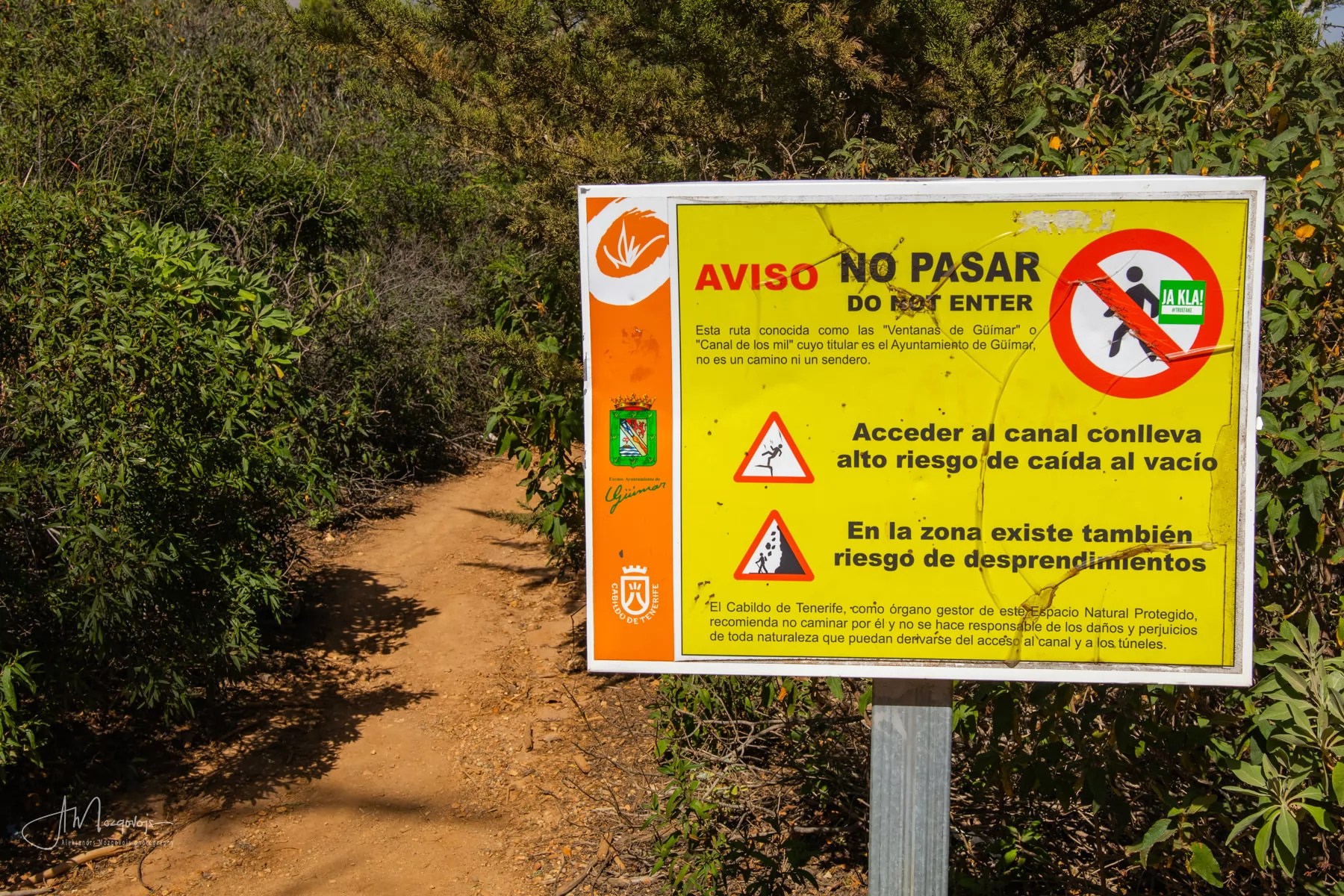 Warning sign at the entrance